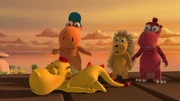 Himmelsdrache Xie Xie liegt halb besinnungslos auf dem Boden. Kokosnuss, Matilda uns Oskar fragen sich, an welcher Krankheit er wohl leidet.