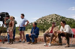 Megan Albert (Kate Katzman), Andre (Joel Michaely, 4.v.r.), Danny (Paul Witten, 3.v.l.), Max Barber (Robert De Niro, 2.v.r.), Walter Creason (Zach Braff, r.).