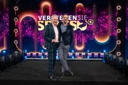 Sind mit von der Partie bei &bdquo;Verstehen Sie Spa&szlig;? - Best of 2025&ldquo;: Sohn Max und Vater Friedrich von Thun schauen &ndash; und kommentieren &ndash; mit Entertainerin Barbara Sch&ouml;neberger und Comedienne Hazel Brugger die besten Streiche 2025.