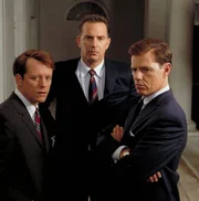 L-R: Robert Kennedy (Steven Culp), Kenny O'Donnell (Kevin Costner), John F. Kennedy (Bruce Greenwood)