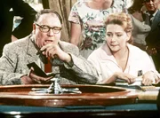 Alles oder nichts: Gottlieb (Heinz Erhardt) und seine "Tochter" Kiki (Christine Kaufmann).