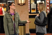 Versuchen, Zeit miteinander zu verbringen: Leonard (Johnny Galecki) und Penny (Kaley Cuoco). Versuchen, Zeit miteinander zu verbringen: Leonard (Johnny Galecki) und Penny (Kaley Cuoco).