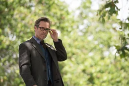Evan Birch (Guy Pearce)