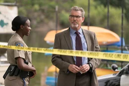 Malloy (Pierce Brosnan, r.)