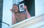Seit ihn seine Frau verlassen hat, teilt sich Williams die Wohnung mit dem schlampigsten Mitbewohner der Welt: Spike (Rhys Ifans) ...