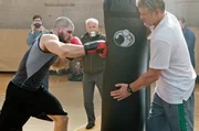 Viktor Drago (Florian Munteanu, l.), Ivan Drago (Dolph Lundgren)  Die Verwendung des sendungsbezogenen Materials ist nur mit dem Hinweis und Verlinkung auf TVNOW gestattet.; Viktor Drago (Florian Munteanu, l.), Ivan Drago (Dolph Lundgren)  Die Verwendung des sendungsbezogenen Materials ist nur mit dem Hinweis und Verlinkung auf TVNOW gestattet.