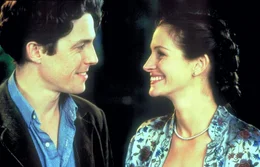 Zu Williams (Hugh Grant, l.) Erstaunen willigt der ber&uuml;hmte Filmstar Anna Scott (Julia Roberts, r.) ein, ihn zu der Geburtstagsfeier seiner Schwester zu begleiten. Der Abend wird ein voller Erfolg ...