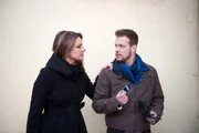 Eva (Claudelle Deckert) erinnert Tobias (Patrick M&uuml;ller) daran, dass er seine Hochzeitsvorbereitungen wegen der Arbeit hinten anstellen muss.