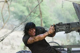 Ohne viele Worte erledigt er einen Feind nach dem anderen: Rambo (Sylvester Stallone) ...