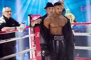 V.l.: Stitch-Cutman (Jacob 'Stitch' Duran), Rocky Balboa ( Sylvester Stallone), Adonis Creed (Michael B. Jordan)  Die Verwendung des sendungsbezogenen Materials ist nur mit dem Hinweis und Verlinkung auf TVNOW gestattet.; V.l.: Stitch-Cutman (Jacob 'Stitch' Duran), Rocky Balboa ( Sylvester Stallone), Adonis Creed (Michael B. Jordan)  Die Verwendung des sendungsbezogenen Materials ist nur mit dem Hinweis und Verlinkung auf TVNOW gestattet.