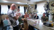 Die ganze Großfamilie hofft nun auf gute Nachrichten aus der Klinik. Wird die OP ein Erfolg und übersteht das Frühchen den Eingriff gut? Familienfreund Kevin (li.) ist in diesen schweren Stunden unterstützend an der Seite der Wollnys. Die ganze Großfamilie hofft nun auf gute Nachrichten aus der Klinik. Wird die OP ein Erfolg und übersteht das Frühchen den Eingriff gut? Familienfreund Kevin (li.) ist in diesen schweren Stunden unterstützend an der Seite der Wollnys.