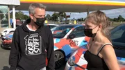 Loredana will endlich ihren Führerscheinprüfung meistern. Es steht nur noch eine letzte Fahrstunde aus und dann kann sie zur theoretischen und praktischen Prüfung antreten. Loredana will endlich ihren Führerscheinprüfung meistern. Es steht nur noch eine letzte Fahrstunde aus und dann kann sie zur theoretischen und praktischen Prüfung antreten.
