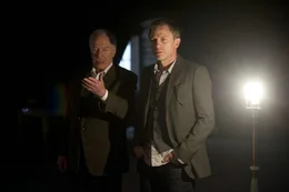 L-R: Henrik Vanger (Christopher Plummer) und Mikael Blomkvist (Daniel Craig)
