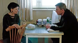 Bei seinen Recherchen bekommt Blomkvist (Daniel Craig) &uuml;berraschend Unterst&uuml;tzung von der jungen Hackerin Lisbeth Salander (Rooney Mara).