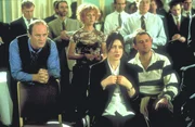 Weder Honey (Emma Chambers, 2.Reihe M.) noch ihre Freunde Bernie (Hugh Bonneville, r.), Max (Tim McInnerny, 2.Reihe l.) und Bella (Gina McKee, vorne l.) k&ouml;nnen den untr&ouml;stlichen William aufrichten ...