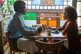 George Foreman (Khris Davis, l.) Paula (Shein Mompremier, r.)