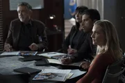 Haben es mit einem T&auml;ter zu tun, der es scheinbar nur auf M&auml;nner abgesehen hat: (v.l.n.r.) David Rossi (Joe Mantegna), Emily Prentiss (Paget Brewster), Luke Alvez (Adam Rodriguez), JJ (A. J. Cook) ...