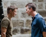 Aaron Cross (Jeremy Renner, l.); Col. Eric Byer (Edward Norton, r.)