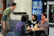 Sind sich nicht immer einig: Sheldon (Jim Parsons, l.), Raj (Kunal Nayyar, 2.v.l.), Leonard (Johnny Galecki, r.) und Howard (Simon Helberg, 2.v.r.) ... Sind sich nicht immer einig: Sheldon (Jim Parsons, l.), Raj (Kunal Nayyar, 2.v.l.), Leonard (Johnny Galecki, r.) und Howard (Simon Helberg, 2.v.r.) ...