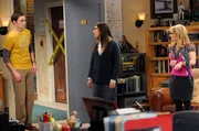 Sheldon versucht vergeblich, einen Vogel aus seiner Wohnung zu verscheuchen - bis Amy und Bernadette auftauchen ... Sheldon versucht vergeblich, einen Vogel aus seiner Wohnung zu verscheuchen - bis Amy und Bernadette auftauchen ...