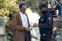 Colonel Johnson (Danny Glover, l.) sp&uuml;rt den einstigen Scharfsch&uuml;tzen Bob Swagger auf, damit dieser ein angedrohtes Attentat auf den Pr&auml;sidenten vereitelt. Der Plan Johnsons geht nicht auf und so wird Swagger zum Gejagten ...