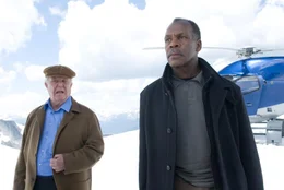 Auf der Suche nach einem Schuldigen: Senator Charles F. Meachum (Ned Beatty, l.) und Colonel Johnson (Danny Glover, r.). Hat der korrekte Senator eine Chance, hinter den fiesen Plan Johnsons zu kommen?