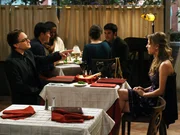 Ein ganz besonderes Date: Penny (Kaley Cuoco, r.) und Leonard (Johnny Galecki, l.) ... Ein ganz besonderes Date: Penny (Kaley Cuoco, r.) und Leonard (Johnny Galecki, l.) ...