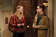 Wollen es noch einmal miteinander versuchen - doch wird es klappen? Leonard (Johnny Galecki, r.) und Penny (Kaley Cuoco, l.).