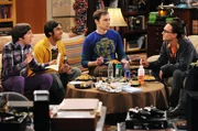Haben so ihre ganz eigenen Probleme: Sheldon (Jim Parsons, 2.v.r.), Rajesh (Kunal Nayyar, 2.v.l.), Leonard (Johnny Galecki, r.) und Howard (Simon Helberg, l.) ... Haben so ihre ganz eigenen Probleme: Sheldon (Jim Parsons, 2.v.r.), Rajesh (Kunal Nayyar, 2.v.l.), Leonard (Johnny Galecki, r.) und Howard (Simon Helberg, l.) ...