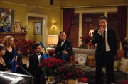 Ted (Josh Radnor, r.) versucht ein letztes Mal, das Herz von Robin zu gewinnen und wartet mit einem Streichquartett in ihrer Wohnung auf sie ...