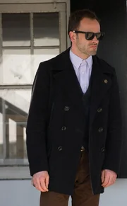 Moriarty spielt Katz und Maus mit ihm: Sherlock Holmes (Jonny Lee Miller) ... Moriarty spielt Katz und Maus mit ihm: Sherlock Holmes (Jonny Lee Miller) ...