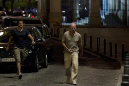 Will (Henry Cavill, l.); Martin (Bruce Willis, r.)