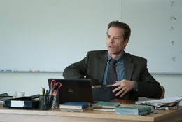 Evan Birch (Guy Pearce)