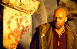 Im Jahr 2035 wird James Cole (Bruce Willis) in die Vergangenheit geschickt, um die Ursache einer Katastrophe zu ergr&uuml;nden. Nach mehreren Fehlschl&auml;gen kommt Cole im Jahr 1996 dem Geheimbund der '12 Monkeys' auf die Spur...
