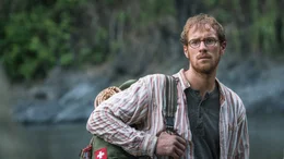 Der Schweizer Lehrer Marcus (Joel Jackson) ger&auml;t wegen einer Verletzung ins Abseits.
