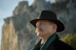 Freiherr Alexander von Warsberg (Alexander E. Fennon) ist einer der wenigen Vertrauten der Kaiserin.