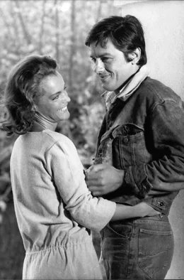 Romy Schneider verdankte ihre Besetzung in "Der Swimmingpool" der Initiative von Alain Delon, der seinerseits zehn Jahre zuvor an ihrer Seite seine erste gro&szlig;e Filmrolle gespielt hatte.