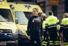 Die Leiterin des Einsatzkommandos Costa (Elena Anaya) versucht sich nach dem &Uuml;berfall auf das Wettb&uuml;ro einen &Uuml;berblick &uuml;ber die Lage zu verschaffen.