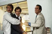Der Drogenbaron Franz Sanchez (Robert Davi, r.) l&auml;sst James Bonds (Timothy Dalton, M.) besten Freund und frisch angetraute Ehefrau kaltbl&uuml;tig ermorden. Bond schw&ouml;rt auf Rache und begibt sich auf eine gef&auml;hrliche Mission...