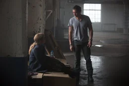 L-R: Alice Racine (Noomi Rapace) und Jack Alcott (Orlando Bloom)