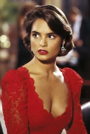 Lupe Lamora (Talisa Soto) f&uuml;hrt ein gef&auml;hrliches Leben: Sie ist die Freundin von Drogenboss Franz Sanchez. Als sie auf James Bond trifft, ist sie hin- und hergerissen. F&uuml;r wen wird sie sich entscheiden?