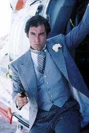 Der Drogenbaron Franz Sanchez l&auml;sst James Bonds (Timothy Dalton) besten Freund und frisch angetraute Ehefrau kaltbl&uuml;tig ermorden. Bond schw&ouml;rt auf Rache und begibt sich auf eine gef&auml;hrliche Mission...