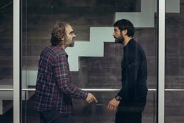 Sergio (Luis Tosar) verlangt von Pablo (&Aacute;lex Garc&iacute;a), dass er den M&ouml;rder seines Sohnes t&ouml;tet.