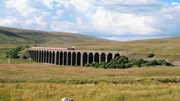 Das Ribblehead-Viadukt ist mit seinen 24 Bögen ein Wahrzeichen viktorianischer Ingenieurskunst. Das Ribblehead-Viadukt ist mit seinen 24 Bögen ein Wahrzeichen viktorianischer Ingenieurskunst.