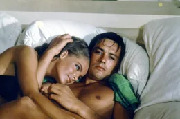 Die Leidenschaft des Paares zeigte sich nochmals in Jacques Derays Kultfilm &bdquo;Der Swimmingpool&ldquo; (1969): Damals waren Romy Schneider und Alain Delon schon seit L&auml;ngerem getrennt, einander jedoch weiterhin verbunden.