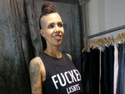 Kandidatin Samantha. Motto in Berlin: Vom Rad auf den Laufsteg! Style einen angesagten Look mit Radlerhose! Kandidatin Samantha. Motto in Berlin: Vom Rad auf den Laufsteg! Style einen angesagten Look mit Radlerhose!