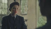 Vera Atkins (Sian Altman) verh&ouml;rt Max Wassmer (Kieran Wesley) ein letztes Mal.