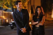 Wird sich Lucifer (Tom Ellis, l.) tatsächlich auf einen dämonischen Raubzug mit Maze (Lesley-Ann Brandt, r.) einlassen, nur um sich und der Welt zu beweisen, dass er noch immer der gefürchtete Fürst der Finsternis ist? Wird sich Lucifer (Tom Ellis, l.) tatsächlich auf einen dämonischen Raubzug mit Maze (Lesley-Ann Brandt, r.) einlassen, nur um sich und der Welt zu beweisen, dass er noch immer der gefürchtete Fürst der Finsternis ist?