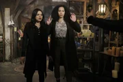 Mel Vera (Melonie Diaz, l.); Macy Vaughn (Madeleine Mantock, r.) Mel Vera (Melonie Diaz, l.); Macy Vaughn (Madeleine Mantock, r.)