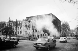 Im Roman &bdquo;Das mangelnde Licht&ldquo; von Nino Haratischwili dienen Schwarz-Wei&szlig;-Fotos als Ausl&ouml;ser f&uuml;r den Blick in die Vergangenheit der vier Protagonistinnen.